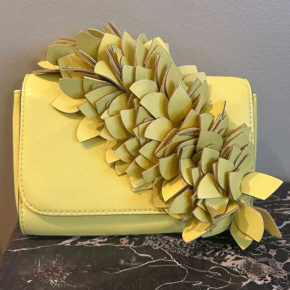 NEW (NWOT) Nine West vegan leather yellow petal shoulder bag, goldtone hardware - Picture 12 of 16